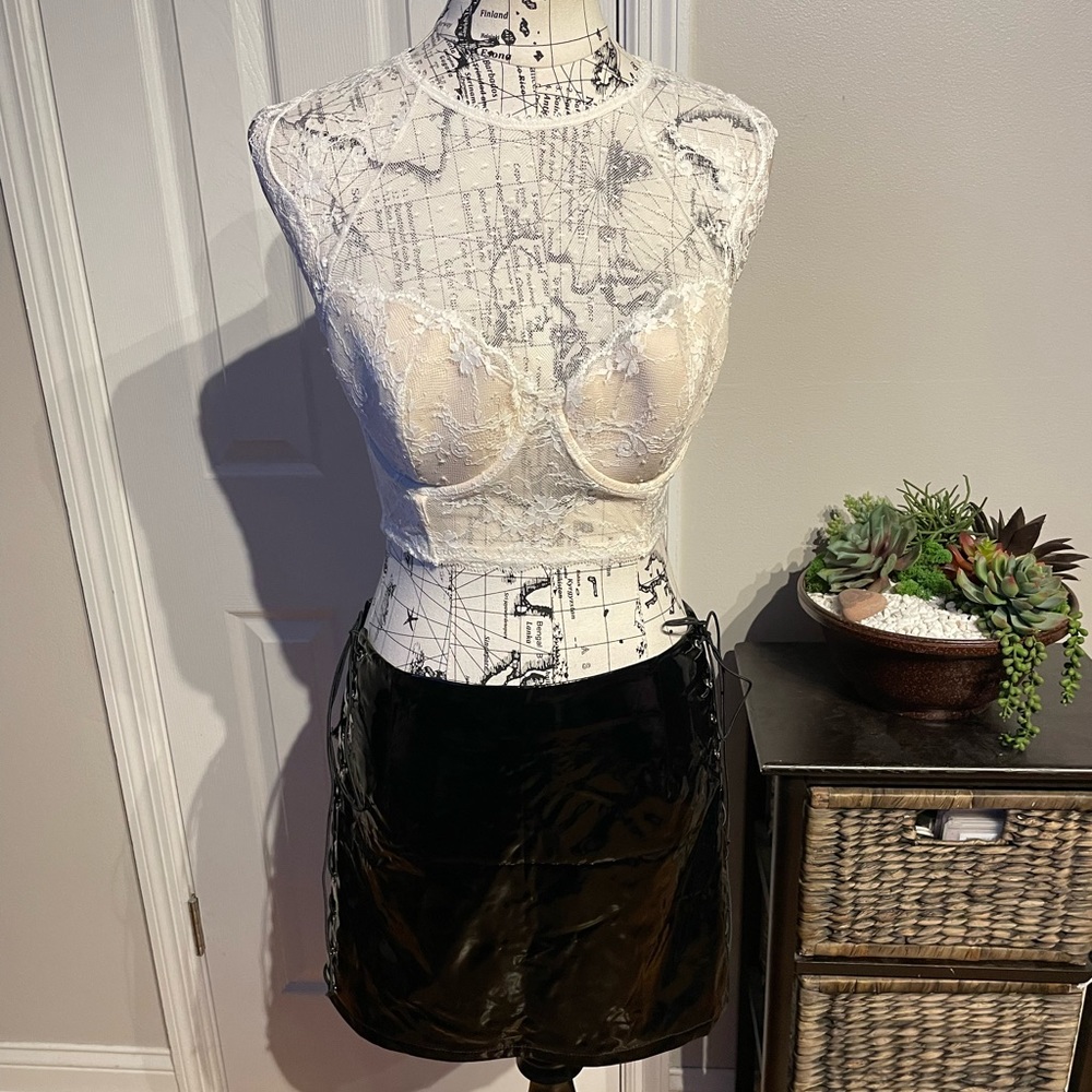 Victoria’s Secret Lace Crochet Keyhole Cutout Floral Bandeau bralette bustier